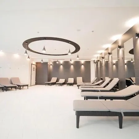 Hanza Tower Club Spa & Sauna & Jacuzzi & Pool アパート